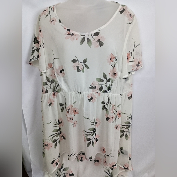 NWOT TORRID WHITE FLORAL CHIFFON SHORT FLUTTER SLEEVE HI-LO TUNIC TOP (#1,387) - Picture 1 of 7